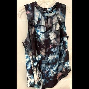 NWT! Torrid, floral sleeveless blouse. Size M/L 00-10